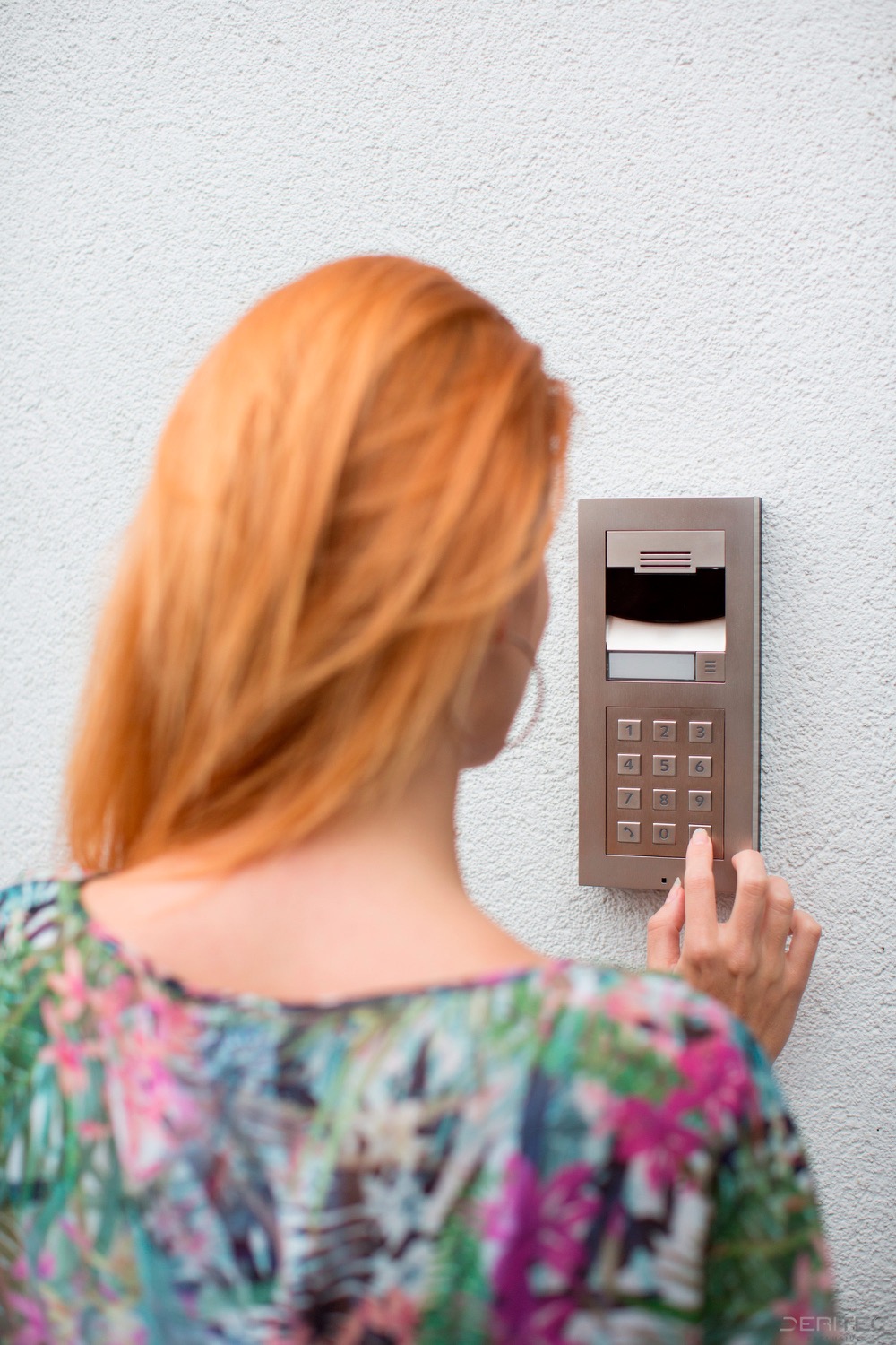 Control4 DS2 door entry station with integrated keypad
